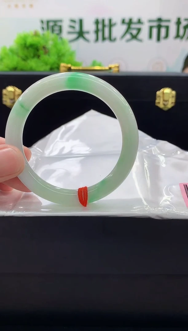 翡翠手镯未镶嵌手镯