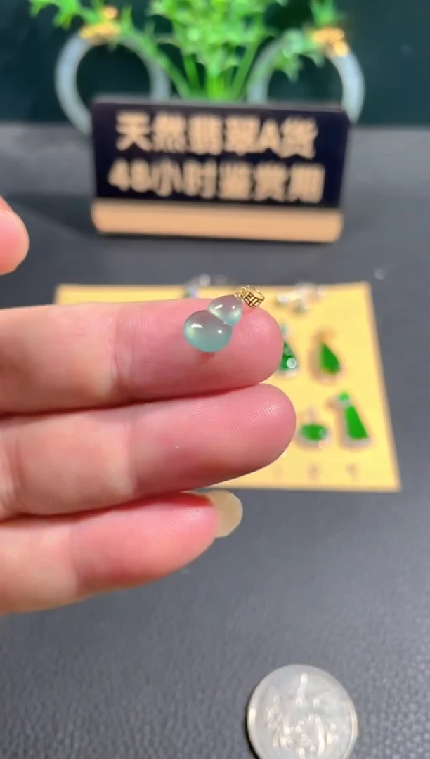 翡翠18K金镶嵌颈饰翡翠
