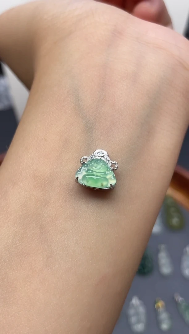 颈饰银S925镶嵌翡翠(33号链接)纯天然A货缅甸翡翠佛公（潘拉拉）