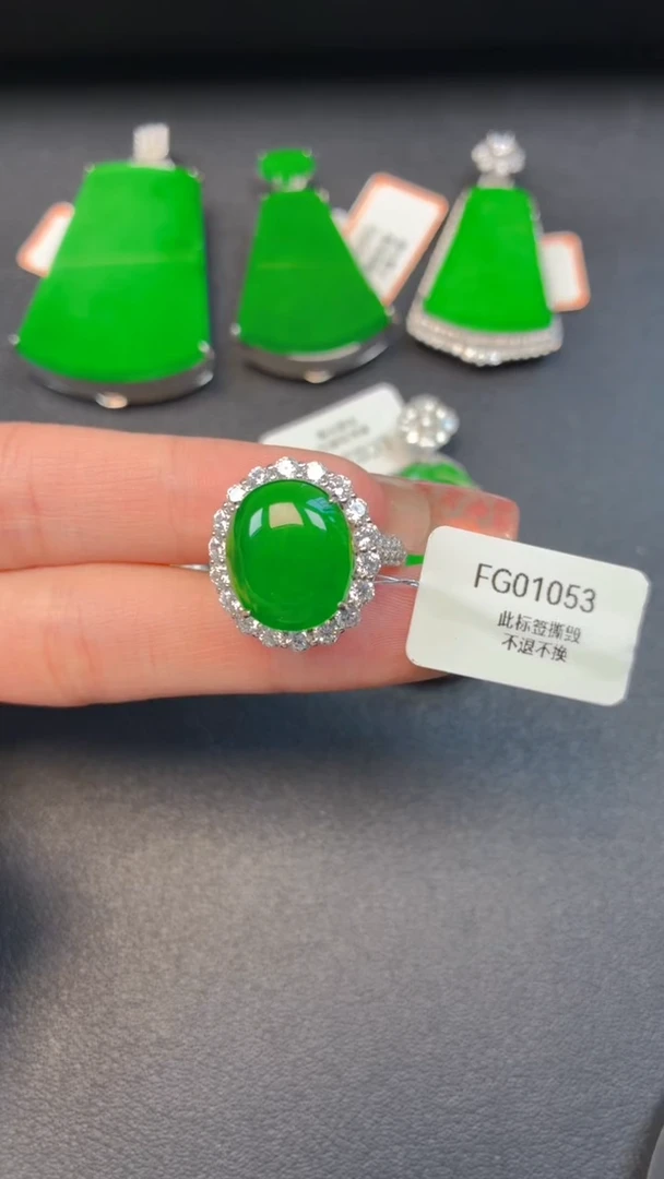 颈饰银S925镶嵌翡翠戒指