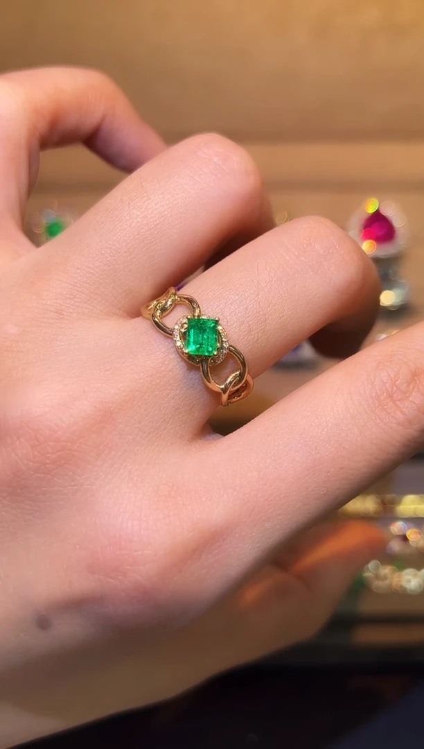 18K金镶嵌戒指祖母绿0.55ct