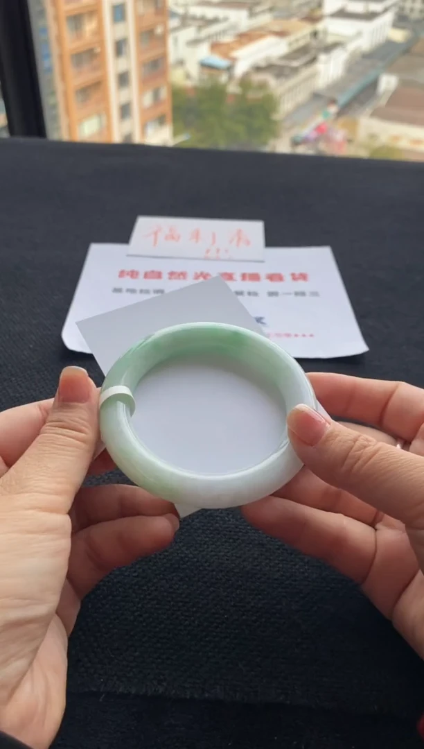 【闪购商品】翡翠手镯未镶嵌买断价XW23015935