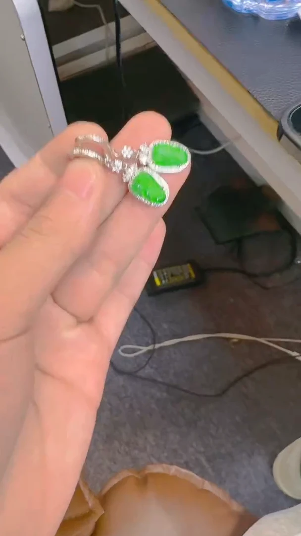 【闪购商品】翡翠耳饰未镶嵌天然A货翡翠