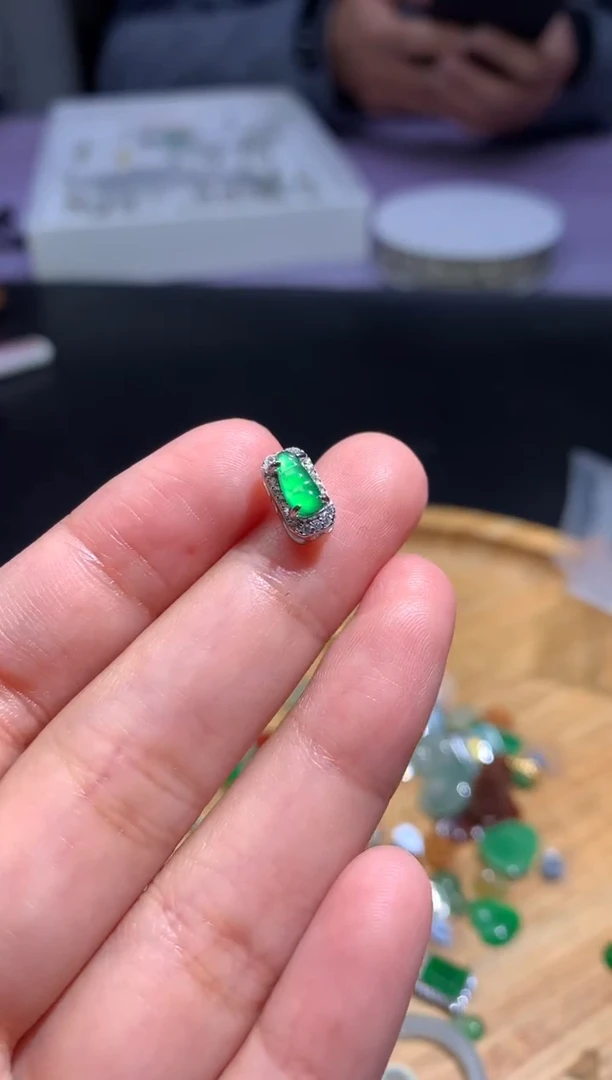 颈饰未镶嵌翡翠净货