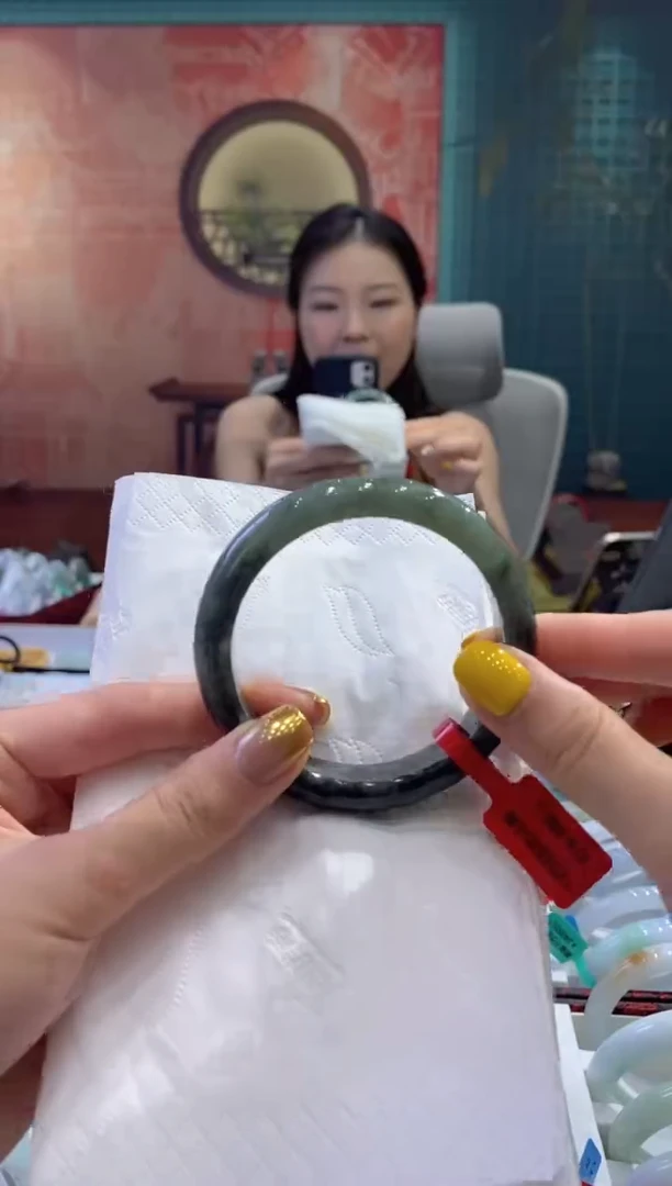 翡翠手镯未镶嵌多人07283