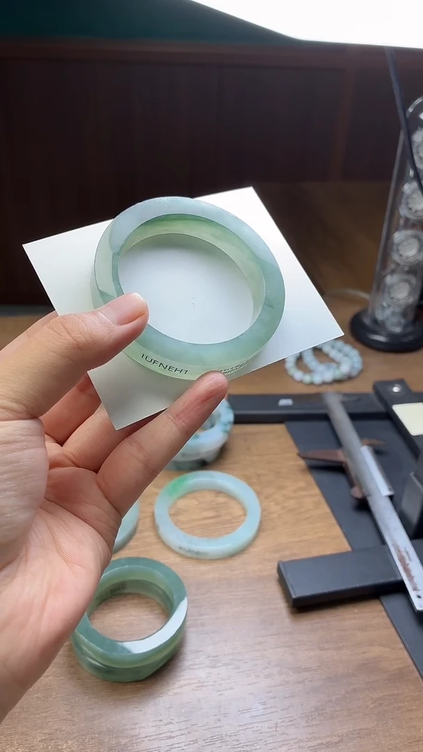 未镶嵌手镯定制翡翠一***清定制