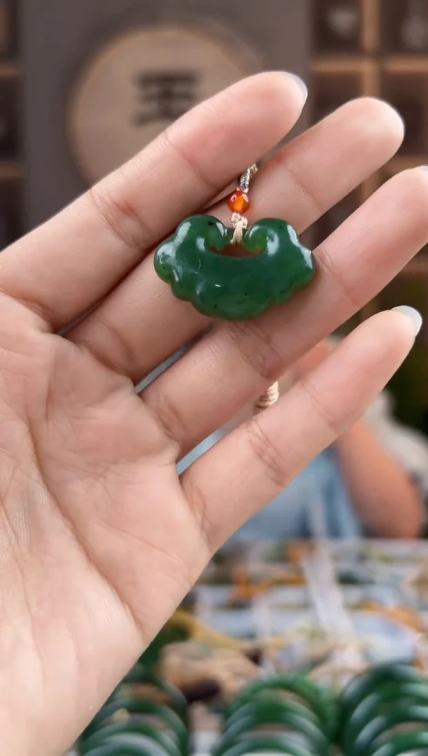 颈饰未镶嵌和田玉拍一发一，拍一发一