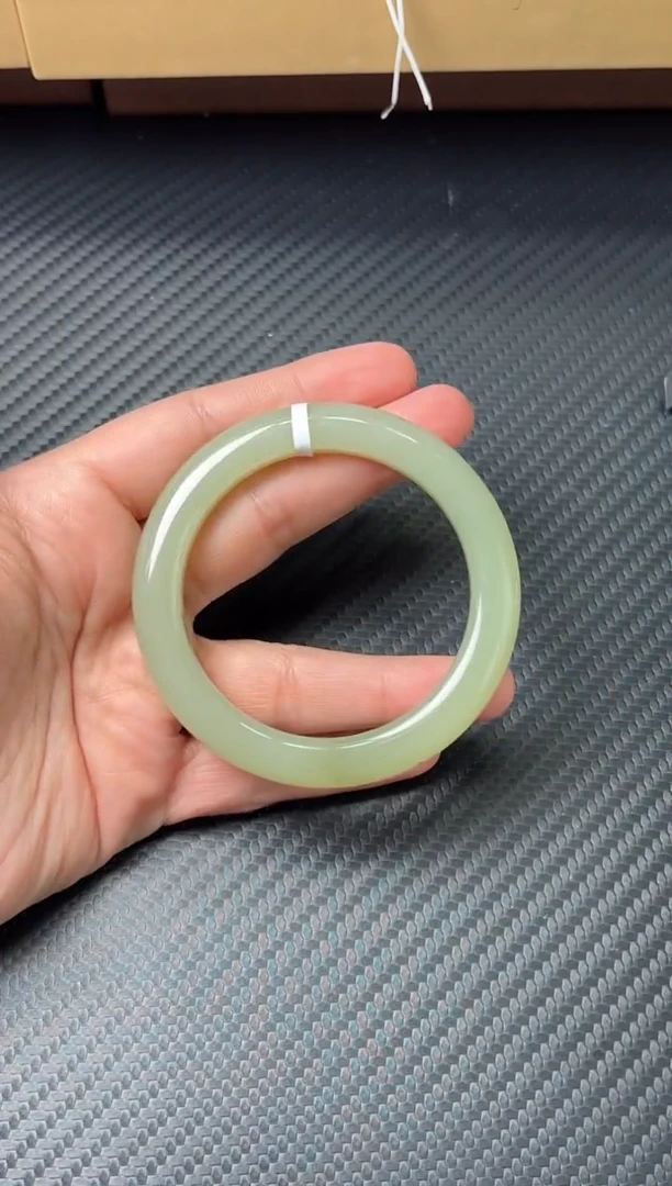 未镶嵌手镯和田玉且末近矿微色差54+Mk