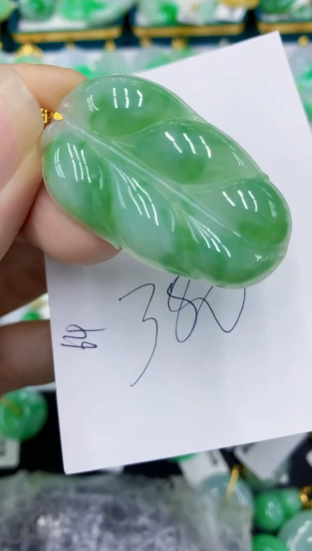 翡翠18K金镶嵌颈饰1111111111