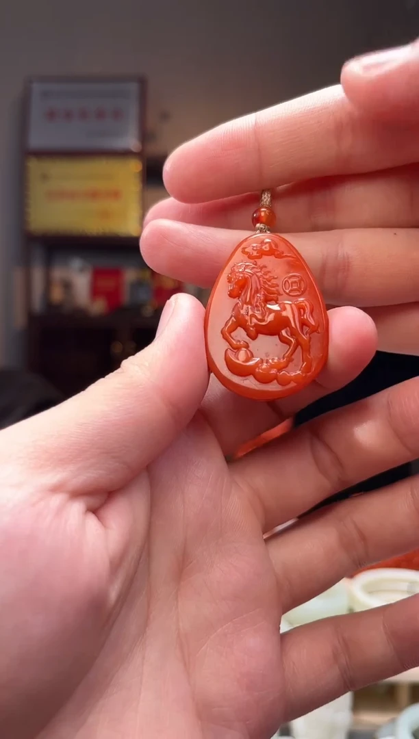 颈饰未镶嵌南红玛瑙吊坠