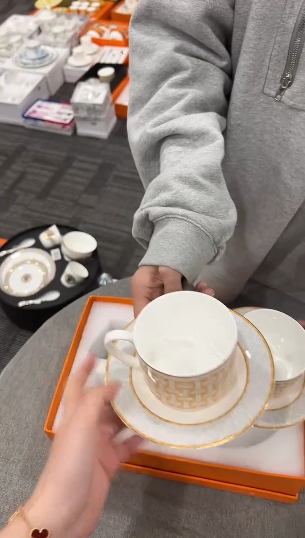 【闪购商品】杯H457--------------