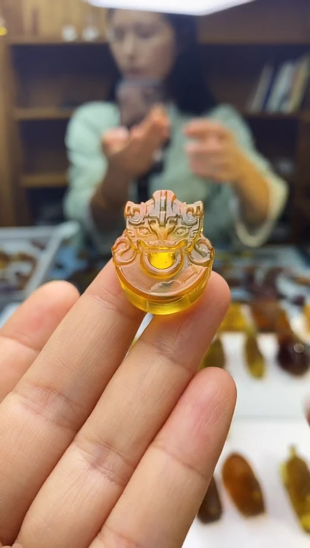 琥珀颈饰未镶嵌SN68-103（附上有龙）