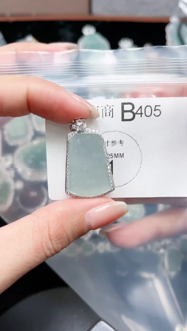 【闪购商品】翡翠颈饰未镶嵌405赠皮绳