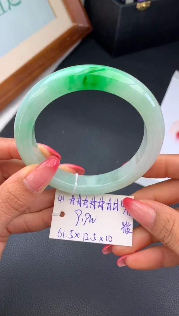 未镶嵌手镯翡翠假一赔三 手镯