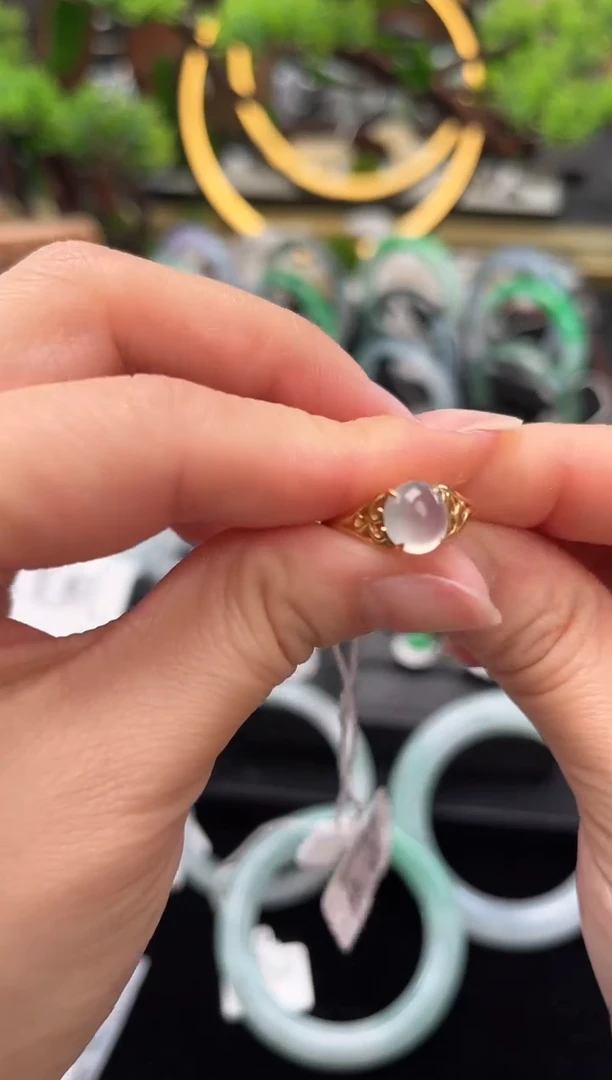 18K金镶嵌戒指翡翠戒指