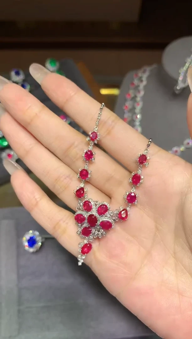 颈饰18K金镶嵌红宝石7.76ct