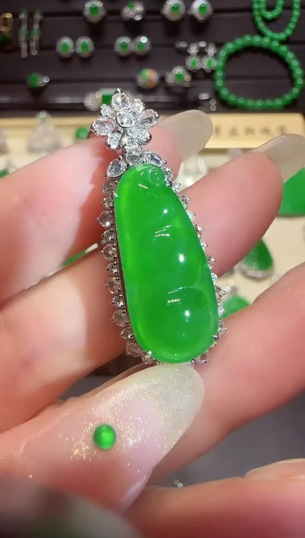 翡翠18K金镶嵌吊坠(不含链)一