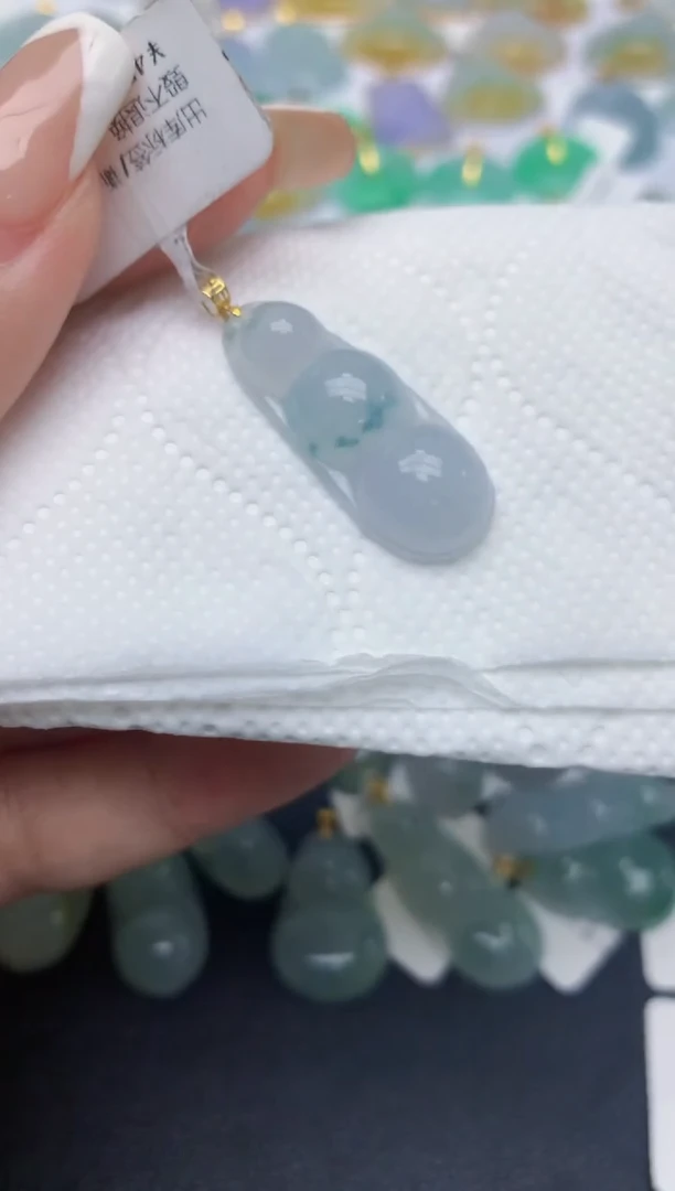 翡翠18K金镶嵌颈饰天然缅甸A货翡翠