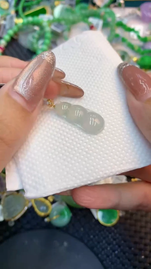 颈饰未镶嵌翡翠1