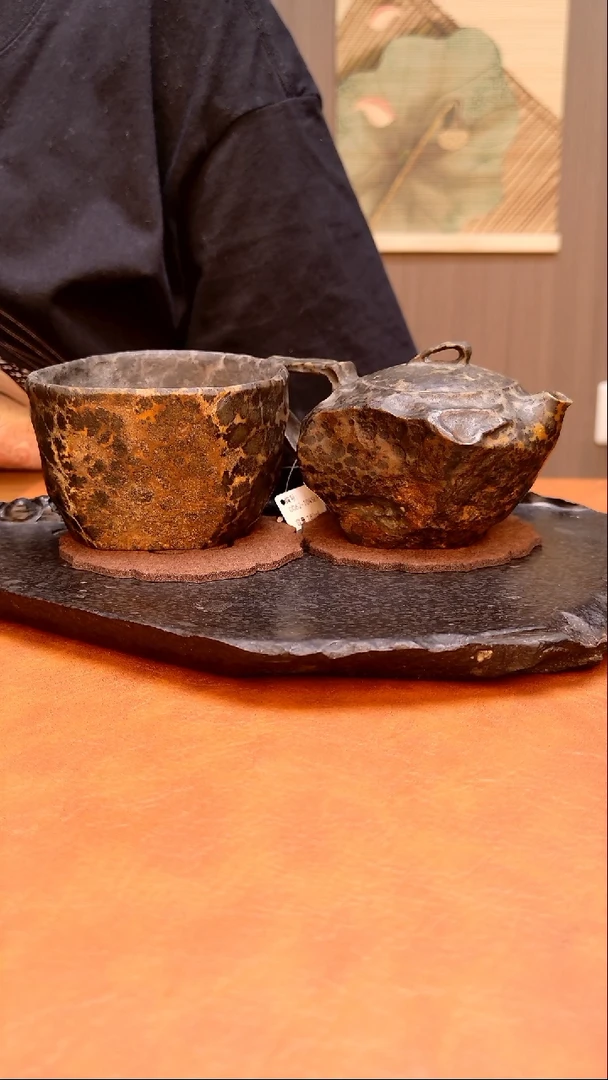 冰碛岩豹纹红皮套装