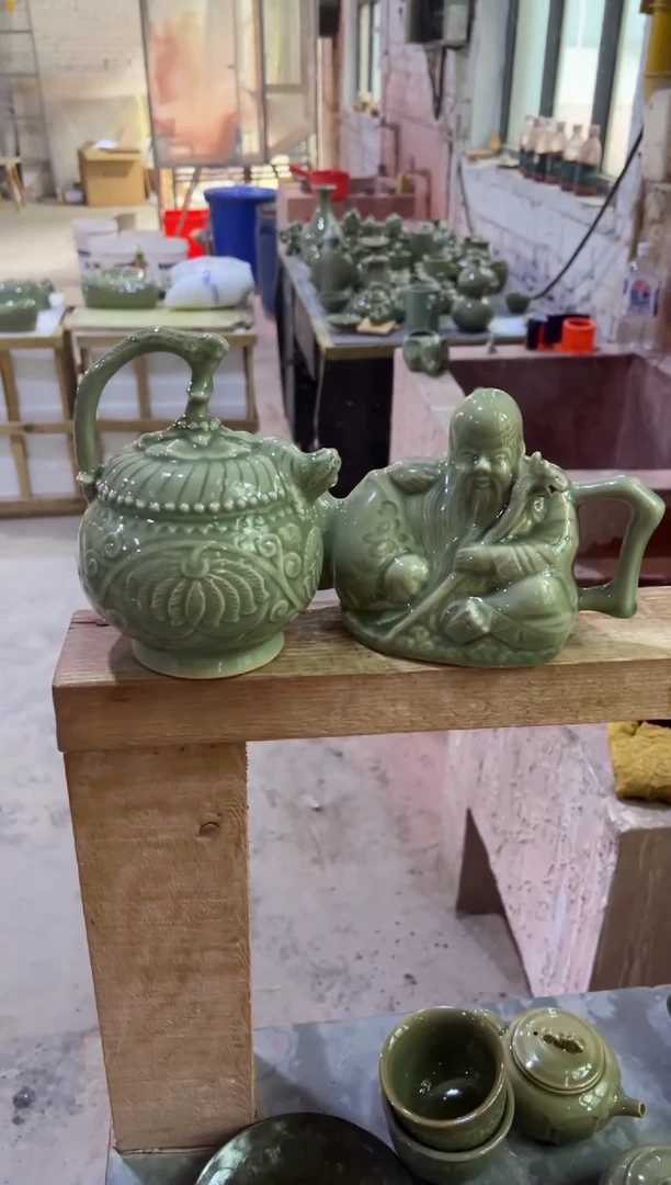 微瑕耀州窑青瓷倒流壶+两心壶