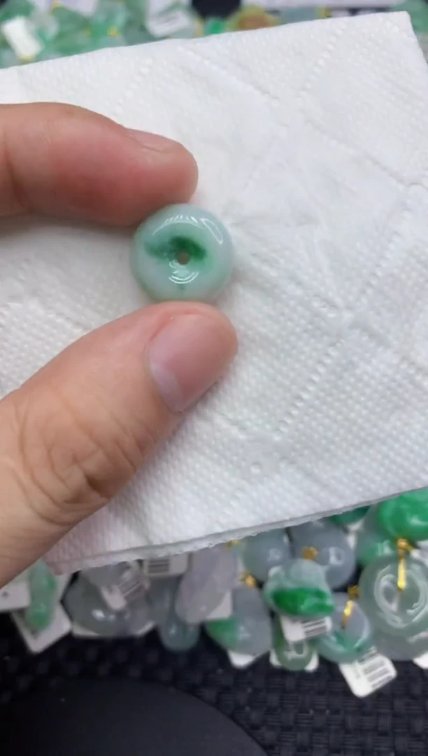 翡翠未镶嵌颈饰111111111