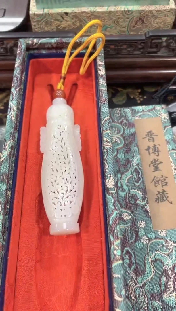 和田玉未镶嵌颈饰壶摆件001