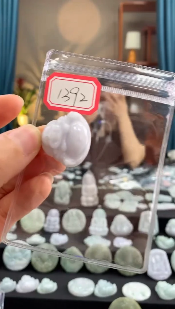 翡翠未镶嵌颈饰佛公 1392瑕疵慎拍