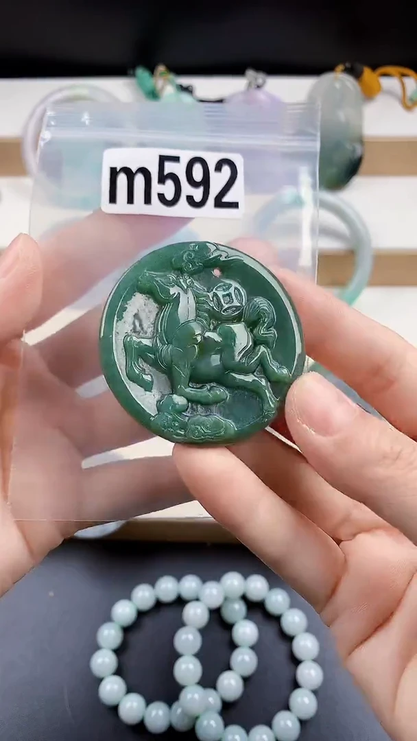 颈饰未镶嵌翡翠天然翡翠吊坠挂件