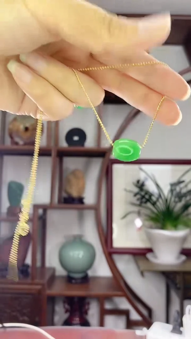 翡翠未镶嵌吊坠(赠链)X8阳绿路路通