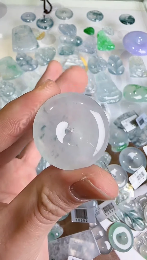 【闪购商品】翡翠吊坠(不含链)未镶嵌···