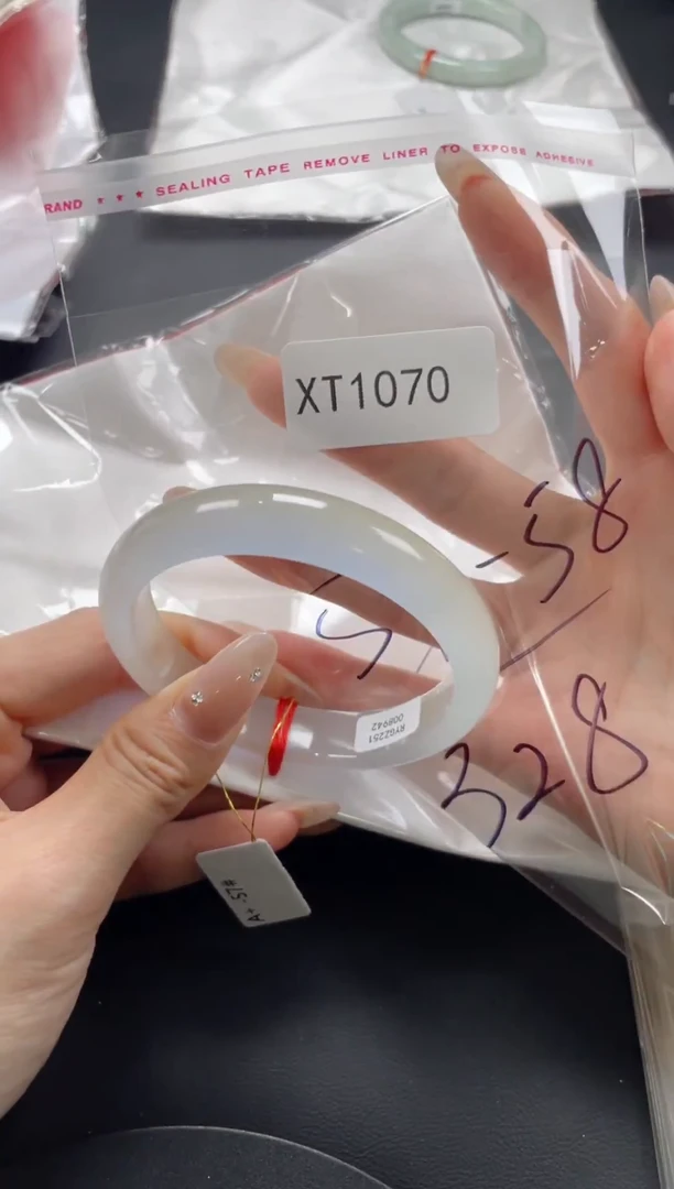 无非金属缅手镯--1070