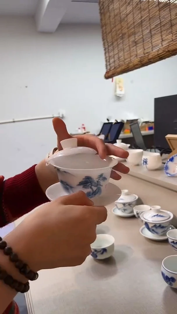 景德镇高温瓷山水迎客松