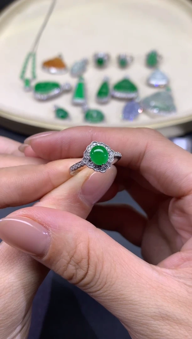 【闪购商品】翡翠戒指18K金镶嵌100天然A货翡翠