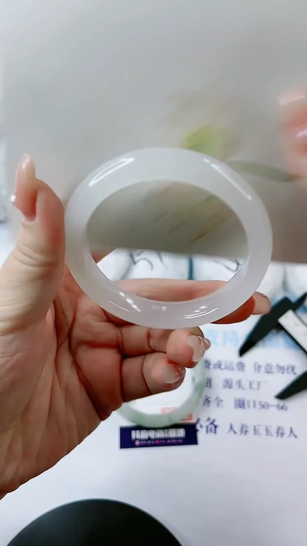 【闪购商品】石英质玉手镯未镶嵌0447909191-多样性发货