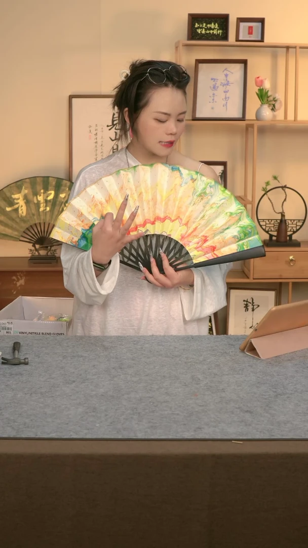 蜡****?176            扇子