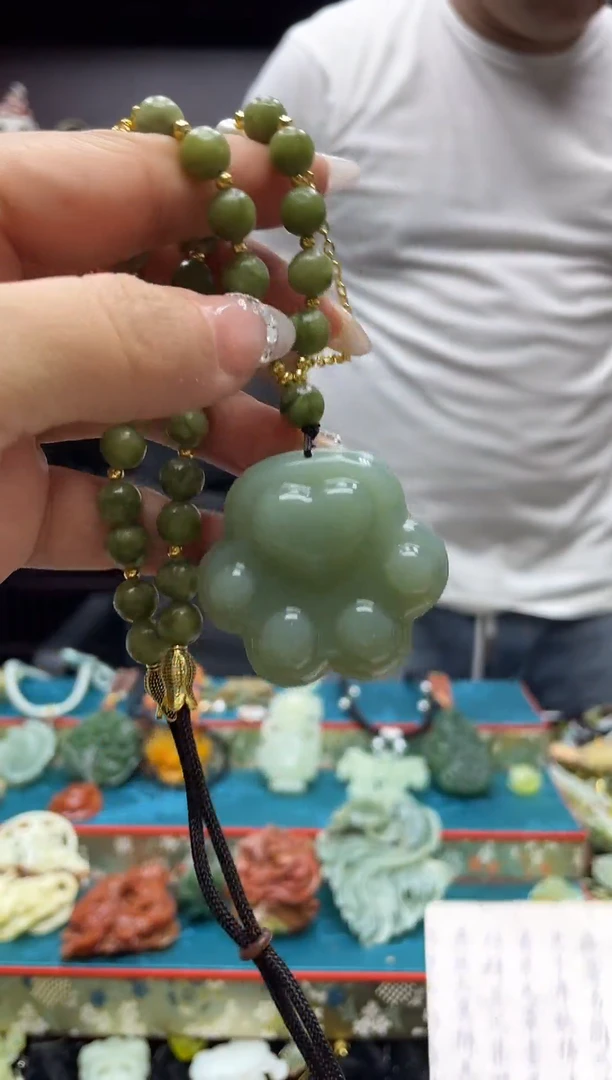 未镶嵌岫玉吊坠是**呀多样性发*货拍一发一