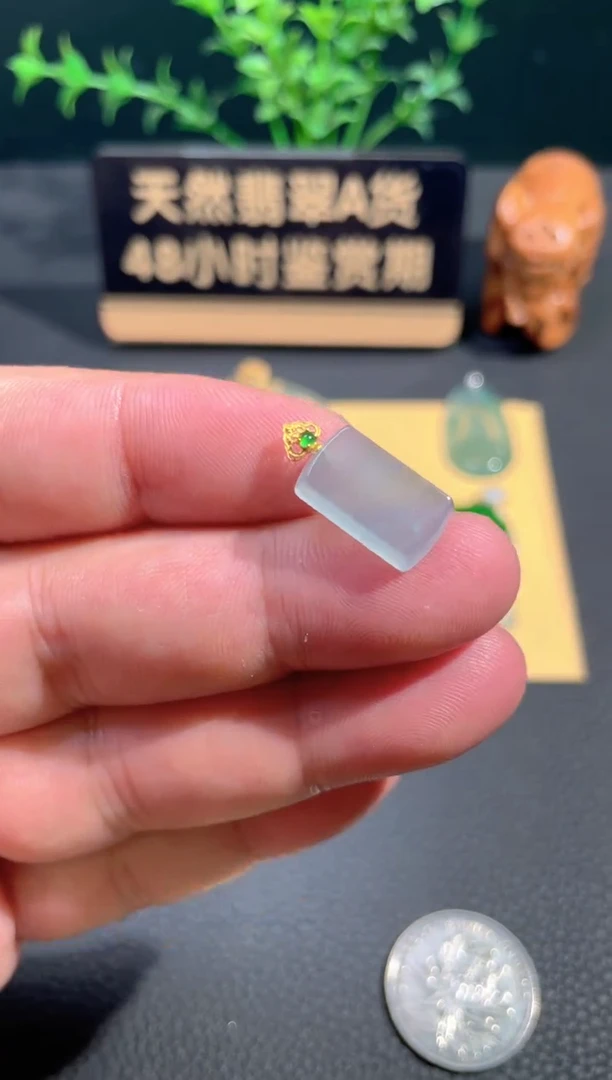 颈饰18K金镶嵌翡翠翡翠