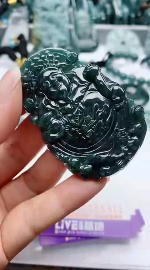 颈饰未镶嵌翡翠