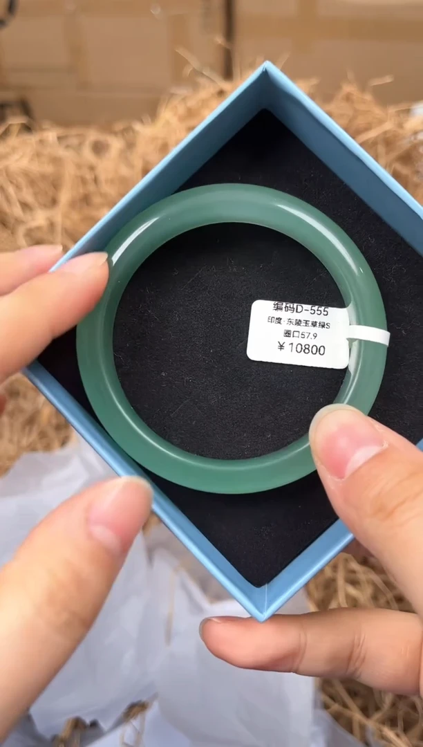 未镶嵌手镯石英质玉D-555