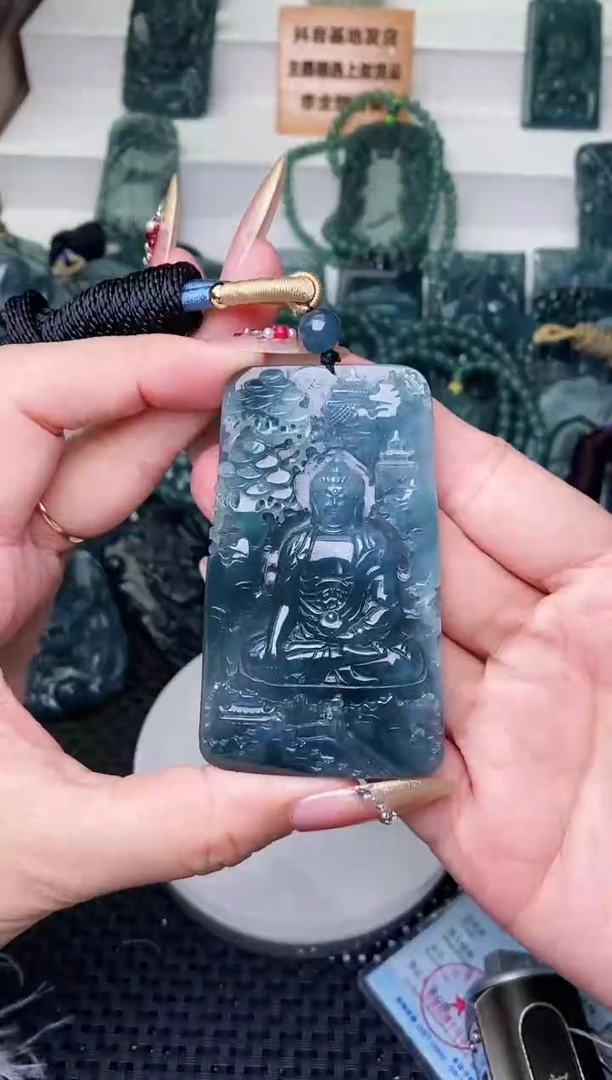 颈饰未镶嵌翡翠