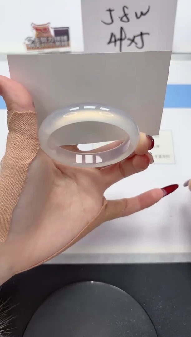 【闪购商品】石英质玉手镯未镶嵌A127-52.2