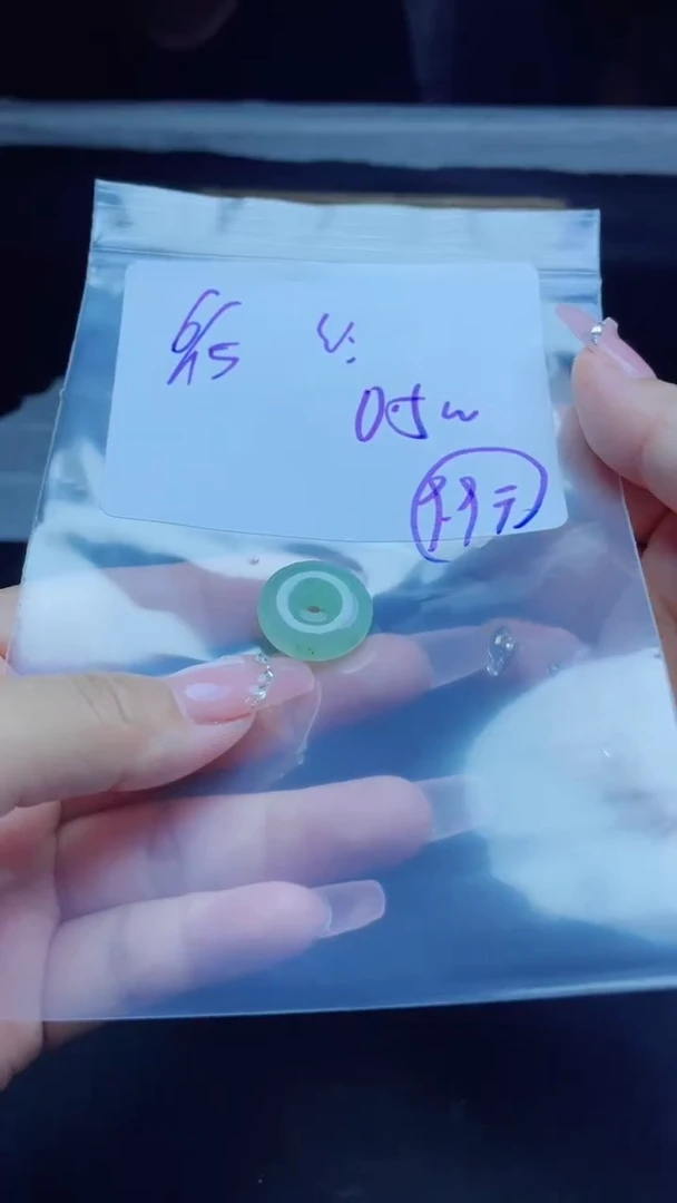 翡翠未镶嵌颈饰！**：挂件