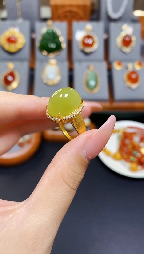 银S925镶嵌戒指和田玉黄口大蛋面戒指