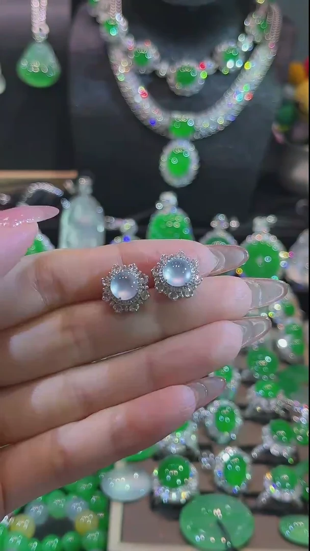 翡翠18K金镶嵌耳饰耳钉