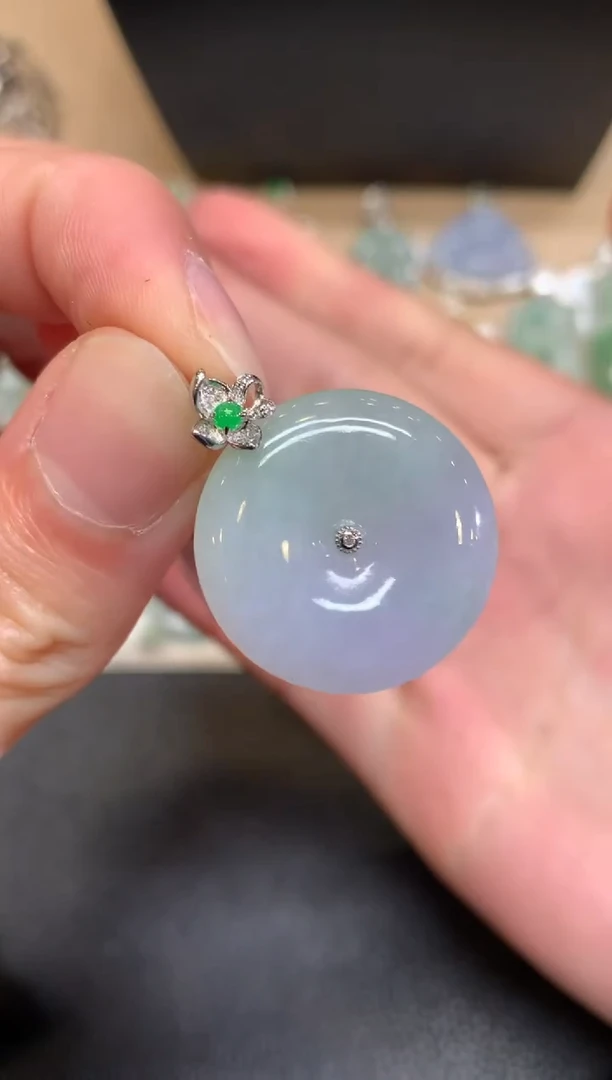 【闪购商品】翡翠颈饰18K金镶嵌平安扣【无服务费】