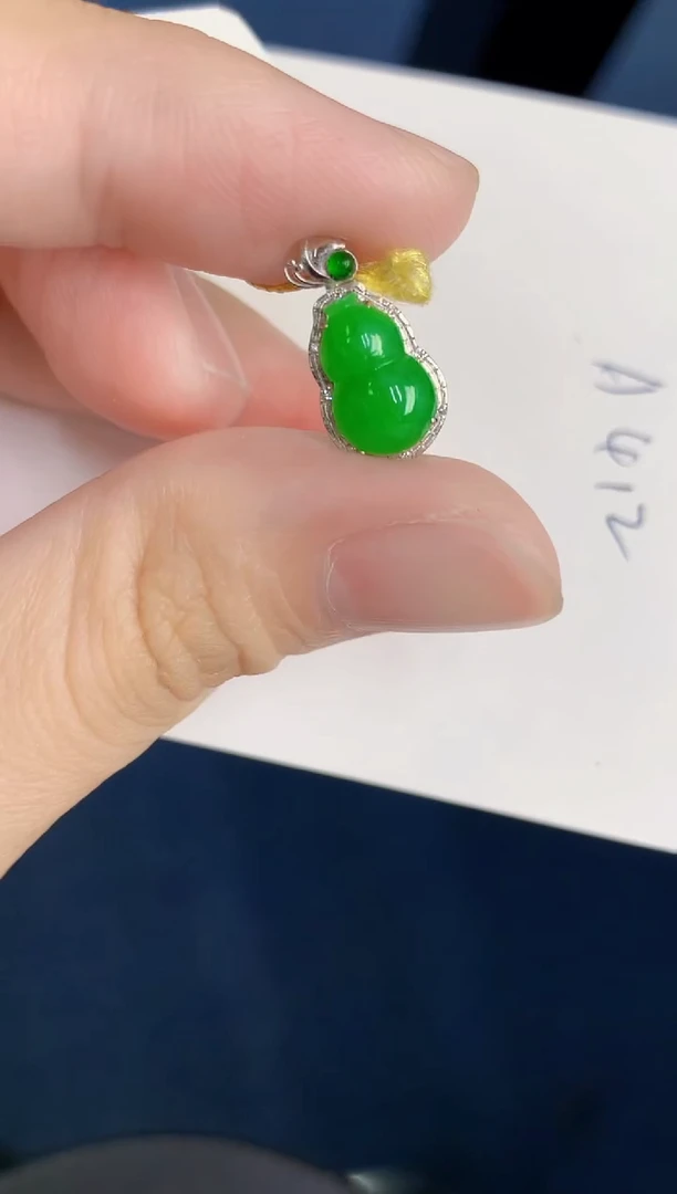 颈饰18K金镶嵌翡翠天然翡翠缅甸A货