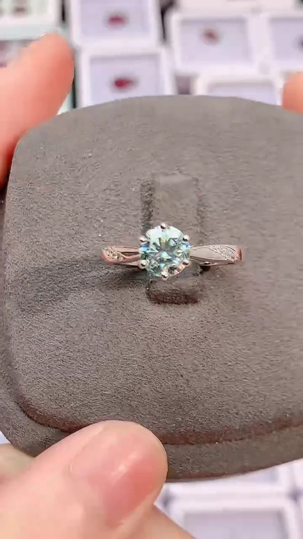 合成水晶银S925镶嵌l****43.8莫桑钻戒