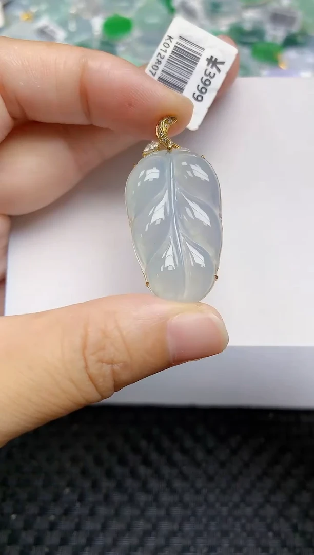 翡翠18K金镶嵌颈饰天然A货翡翠