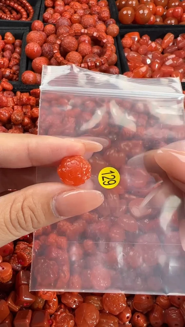 南红玛瑙未镶嵌颈饰1